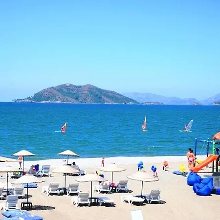 Sunset Beach Club 3 Beds Apts דירה
